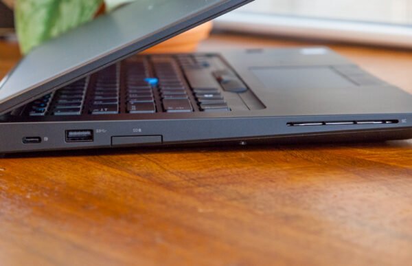 Dell Latitude 5490 Touch - Intel Core i5 7th Gen - 8GB DDR4 RAM - 256GB SSD - 14.1" Touchscreen HD Display - Intel Graphics - Windows 10 Pro - Black